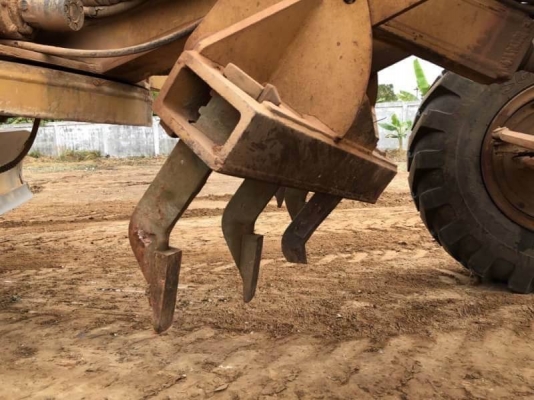 ขาย 895,000 รถเกรด GALION 850B สภาพสวยกิปพร้อมใช้ เครื่องดี เกียร์แรง (เปลี่ยน ใบมีด 14 ฟุต) ระบบไฮโดลิกพร้อม. เอกสารเล่มทะเบียน  รถอยู่  อุดรธานี  โทร 0610710295  สนใจ รายการสินค้า อื่นๆ ที่ เว็ปไชค์ Truck2Hand  https://www.truck2hand.com/index.php?actio