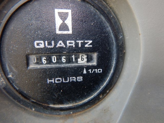 ขายรถขุด SK135SR  เก่านอก นำเข้าจากญี่ปุ่น สนใจติดต่อ อำพล 090-9694506, 080-3031241