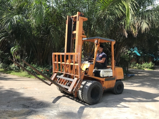 ขายFORKLIFT TOYOTA FD30ดีเซล งากระดก ล้อหน้าคู่(3ตัน) สวยเดิมจากญี่ปุ่น ยังไม่เคยใช้ในไทย 235,000เท่านั้น!!