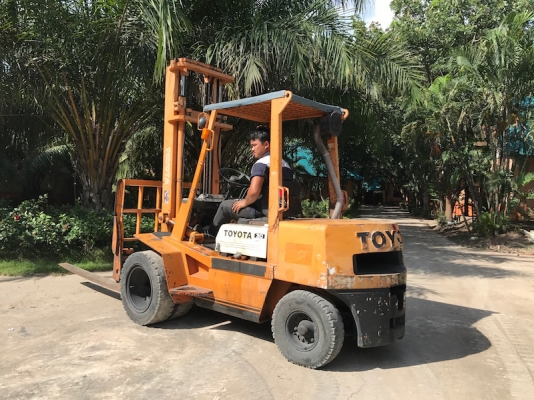 ขายFORKLIFT TOYOTA FD30ดีเซล งากระดก ล้อหน้าคู่(3ตัน) สวยเดิมจากญี่ปุ่น ยังไม่เคยใช้ในไทย 235,000เท่านั้น!!