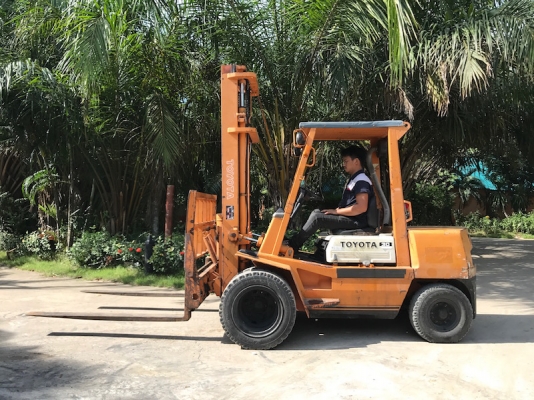 ขายFORKLIFT TOYOTA FD30ดีเซล งากระดก ล้อหน้าคู่(3ตัน) สวยเดิมจากญี่ปุ่น ยังไม่เคยใช้ในไทย 235,000เท่านั้น!!