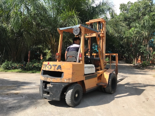 ขายFORKLIFT TOYOTA FD30ดีเซล งากระดก ล้อหน้าคู่(3ตัน) สวยเดิมจากญี่ปุ่น ยังไม่เคยใช้ในไทย 235,000เท่านั้น!!