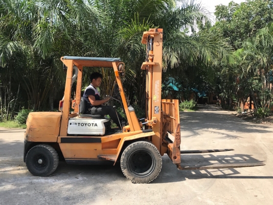 ขายFORKLIFT TOYOTA FD30ดีเซล งากระดก ล้อหน้าคู่(3ตัน) สวยเดิมจากญี่ปุ่น ยังไม่เคยใช้ในไทย 235,000เท่านั้น!!