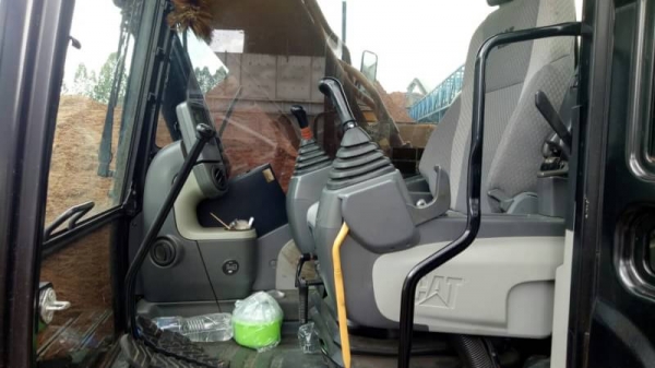 ขายๆๆCAT318D2L เอกสารแจ้งจำหน่าย 7,000ชม. สภาพนางฟ้าชัดๆ เหมือนออกรถใหม่ เอวไม่มีรอยเยิ้ม บุ้งกี๋ยังไม่เคยใช้งานเลย สีช่วงล่างยังไม่ถลอก ไม่เคยลุยงานหนักราคาเบาๆ 1,890,000บาท เงินสดลดได้ไม่พอเราจัดแนนท์ให้(โทร)????  (line)099-0035892 (/) 084-3923995 ดูรถ