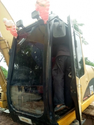 ขาย 1,090,000 CAT 320 C ไฟฟ้าครบ เครื่องดี ปั้มแรง เอวแน่น ช่วงล่างเต็ม เอกสารอินวอยทร์ รถสวยพร้อมใช้ รถอยู่ พิจิตร 090-772-3710 090-772-3708 ขาย 1,090,000 CAT 320 C ไฟฟ้าครบ เครื่องดี ปั้มแรง เอวแน่น ช่วงล่างเต็ม เอกสารอินวอยทร์ รถสวยพร้อมใช้ รถอยู่ พิจิตร 090-772-3710 090-772-3708