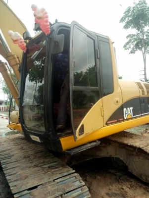 ขาย 1,090,000 CAT 320 C ไฟฟ้าครบ เครื่องดี ปั้มแรง เอวแน่น ช่วงล่างเต็ม เอกสารอินวอยทร์ รถสวยพร้อมใช้ รถอยู่ พิจิตร 090-772-3710 090-772-3708