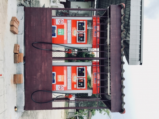 ขายตู้น้ำมัน singer ลุ่นล่าสุด ซื้อมาไม่ถึงปี มี 2 เครื่องครับ  (ของอยู่ระยอง)