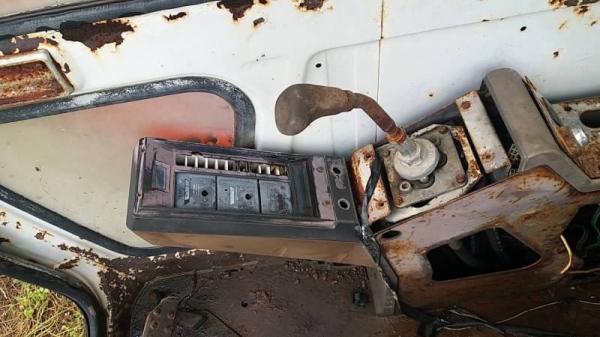 ขาย 395,000 HITACHI EX 200-1 เครื่องเดิมดี ปั้มเดิมแรง เอวมีขยับนิดๆๆ โซ่พอใช้ รอนเลอร์ดี เล่มทะเบียน รถอยู่ ขอนแก่น  090-772-3710 090-772-3708