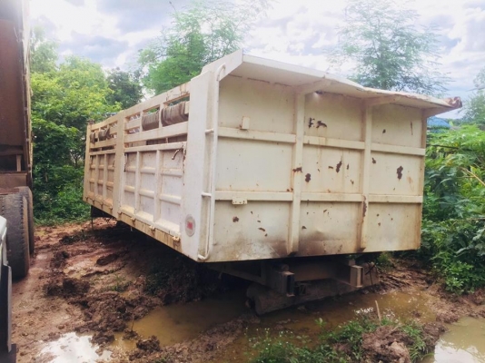 กระบะดั้มสามมิตร