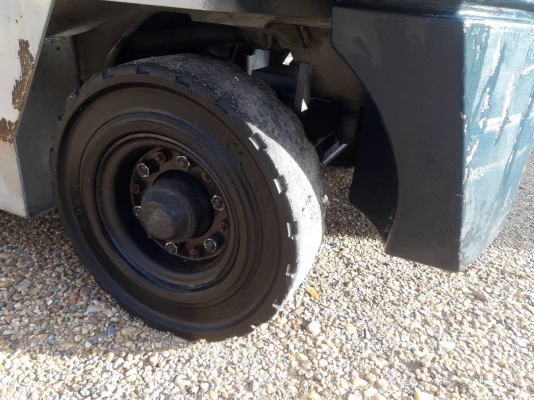 ขายรถยก KOMATSU FG15-15 เครื่องเบนซิน เกียร์ธรรมดา ยกได้1.5ตัน เสา3เมตร ยางลมหน้าตันหลัง ติดต่อ 098-7962549