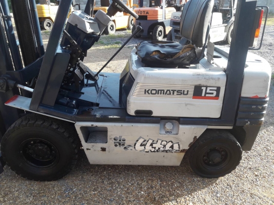 ขายรถยก KOMATSU FG15-15 เครื่องเบนซิน เกียร์ธรรมดา ยกได้1.5ตัน เสา3เมตร ยางลมหน้าตันหลัง ติดต่อ 098-7962549