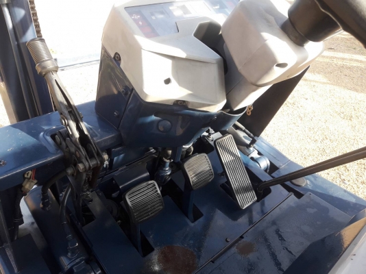 ขายรถยก KOMATSU FG15-15 เครื่องเบนซิน เกียร์ธรรมดา ยกได้1.5ตัน เสา3เมตร ยางลมหน้าตันหลัง ติดต่อ 098-7962549