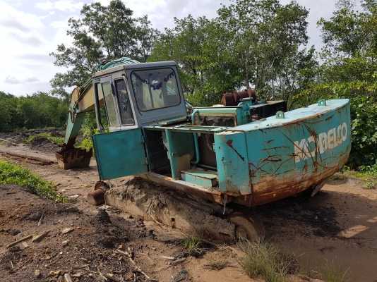 แบคโฮkobelco mark2รื้อขายอะไหล่ครับ