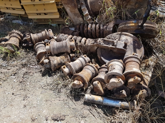 แบคโฮkobelco mark2รื้อขายอะไหล่ครับ