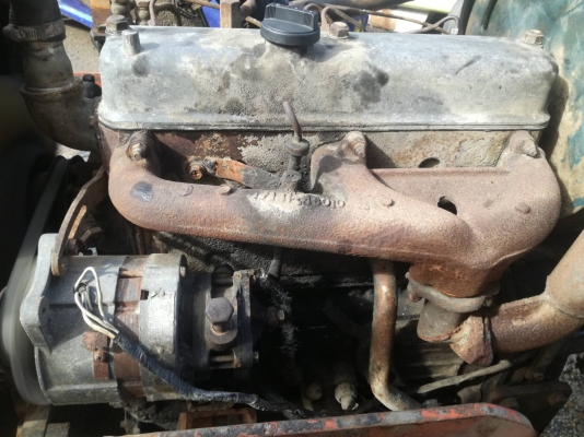 รถตักดินเครื่องหกล้อพร้อมใช้งาน