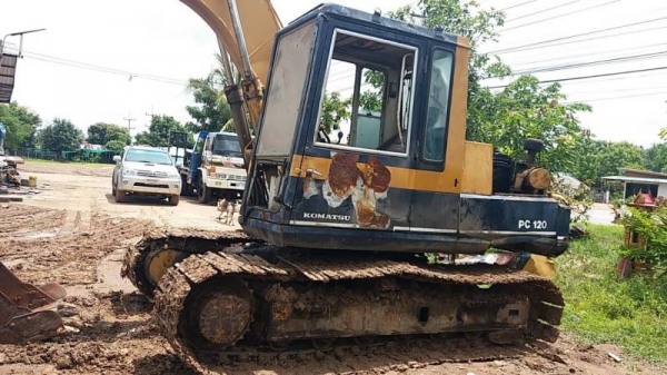 ขาย 255,000 KOMATSU pc 120-3 บูมอามยาว เครื่อง ISUZU 6BD  ปั๊มดี เอวแน่น ช่วงล่างดี พร้อมใช้งาน รถอยู่ ร้อยเอ็ด 090-772-3710 090-772-3708