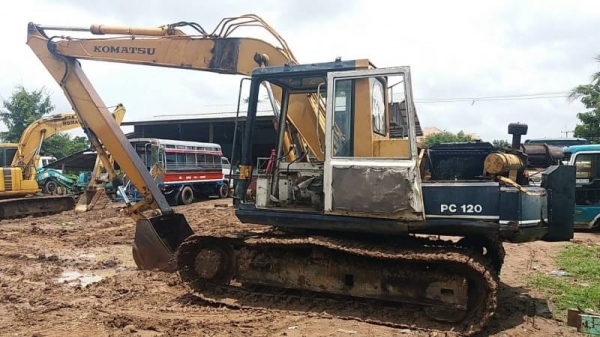 ขาย 255,000 KOMATSU pc 120-3 บูมอามยาว เครื่อง ISUZU 6BD  ปั๊มดี เอวแน่น ช่วงล่างดี พร้อมใช้งาน รถอยู่ ร้อยเอ็ด 064-191-1112