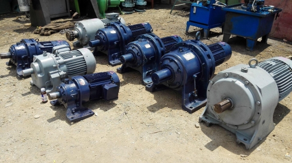 มอเตอร์เกียร์ทด เข้าใหม่ 8 ตัว 380V สภาพสวยวิ่งนิ่มพร้อมใช้งานทุกตัว มอเตอร์เกียร์ทด เข้าใหม่ 8 ตัว 380V สภาพสวยวิ่งนิ่มพร้อมใช้งานทุกตัว