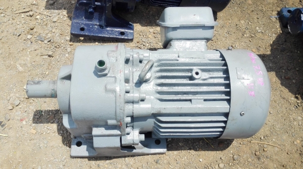 มอเตอร์เกียร์ทด เข้าใหม่ 8 ตัว 380V สภาพสวยวิ่งนิ่มพร้อมใช้งานทุกตัว มอเตอร์เกียร์ทด เข้าใหม่ 8 ตัว 380V สภาพสวยวิ่งนิ่มพร้อมใช้งานทุกตัว