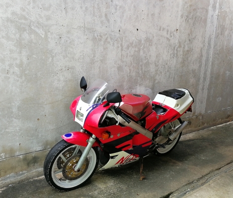 Nsr250 รถจอดไว้นาน เครื่องกดลงไฟมา Nsr250 รถจอดไว้นาน เครื่องกดลงไฟมา