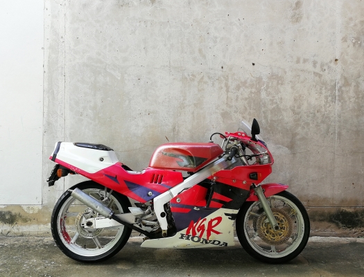 Nsr250 รถจอดไว้นาน เครื่องกดลงไฟมา