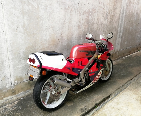 Nsr250 รถจอดไว้นาน เครื่องกดลงไฟมา Nsr250 รถจอดไว้นาน เครื่องกดลงไฟมา