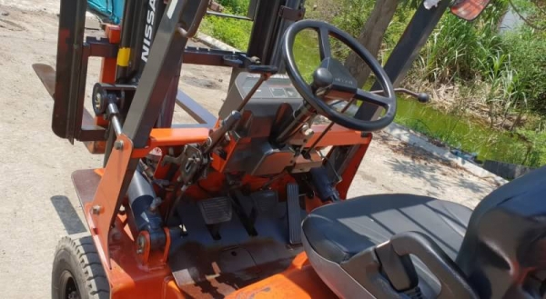 ขายด่วน85,000บาทรถยกนิสัน18FG15ยก1.5ตันเสาสูง3เมตรเกียออโต้ขับง่ายๆยกจริงได้รถนอกนำเข้ายังไม่เคยใช้งานในเมืองไทยเลย