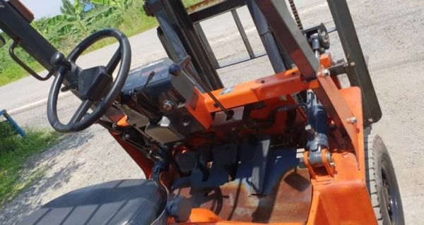 ขายด่วน85,000บาทรถยกนิสัน18FG15ยก1.5ตันเสาสูง3เมตรเกียออโต้ขับง่ายๆยกจริงได้รถนอกนำเข้ายังไม่เคยใช้งานในเมืองไทยเลย