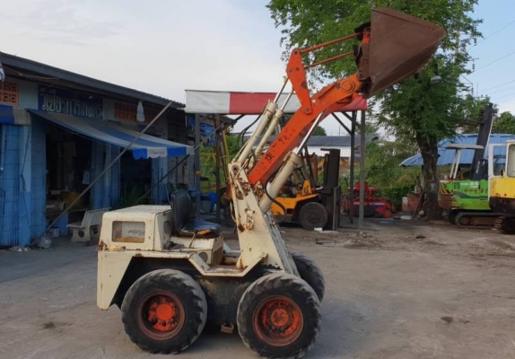 ขายด่วน135,000รถตักยกโคมัสซูSK07ตักยก0.7ตันคิวยกสูง2.5เมตรรถขับเคลื่อน4ล้อระบบเกียทอกรถนอกเพื่งนำเข้ามายังไม่เคยใช้งานในเมืองไทยเลย