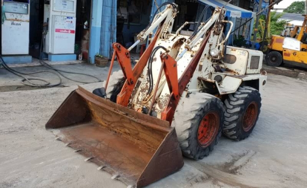 ขายด่วน135,000รถตักยกโคมัสซูSK07ตักยก0.7ตันคิวยกสูง2.5เมตรรถขับเคลื่อน4ล้อระบบเกียทอกรถนอกเพื่งนำเข้ามายังไม่เคยใช้งานในเมืองไทยเลย