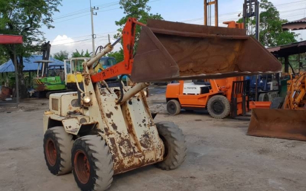 ขายด่วน135,000รถตักยกโคมัสซูSK07ตักยก0.7ตันคิวยกสูง2.5เมตรรถขับเคลื่อน4ล้อระบบเกียทอกรถนอกเพื่งนำเข้ามายังไม่เคยใช้งานในเมืองไทยเลย