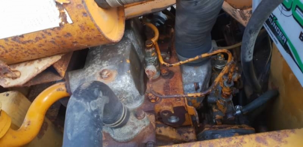 ขายด่วน135,000รถตักยกโคมัสซูSK07ตักยก0.7ตันคิวยกสูง2.5เมตรรถขับเคลื่อน4ล้อระบบเกียทอกรถนอกเพื่งนำเข้ามายังไม่เคยใช้งานในเมืองไทยเลย