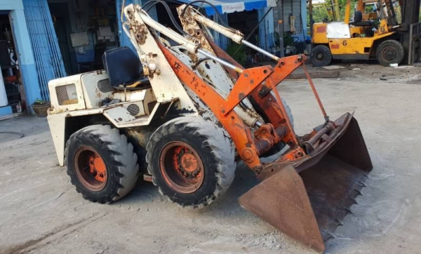 ขายด่วน135,000รถตักยกโคมัสซูSK07ตักยก0.7ตันคิวยกสูง2.5เมตรรถขับเคลื่อน4ล้อระบบเกียทอกรถนอกเพื่งนำเข้ามายังไม่เคยใช้งานในเมืองไทยเลย