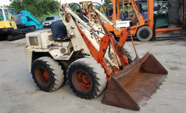 ขายด่วน135,000รถตักยกโคมัสซูSK07ตักยก0.7ตันคิวยกสูง2.5เมตรรถขับเคลื่อน4ล้อระบบเกียทอกรถนอกเพื่งนำเข้ามายังไม่เคยใช้งานในเมืองไทยเลย