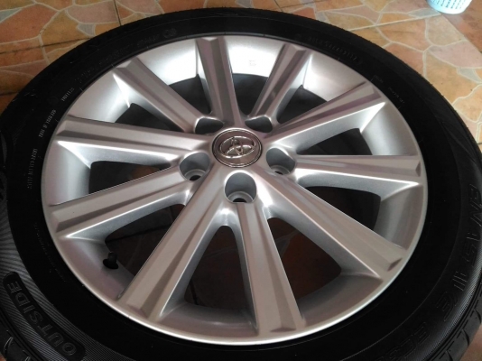 ล้อแม็ก โตโยต้า คัมรี่ ขอบ 17(5/114.3) พร้อมยาง Dunlop Enasave EC300+  215 55 17 ผลิตปี 2017 สภาพพร้อมใช้งานต่อยาวๆ ขายถูกๆ ทั้งชุด 17900.- พร้อมน็อตแท้ 1 ชุด *** ใส่ฟรี รับเทิร์น รับบัตรเครดิตทุกธนาคาร ส่งทั่วไทย ***