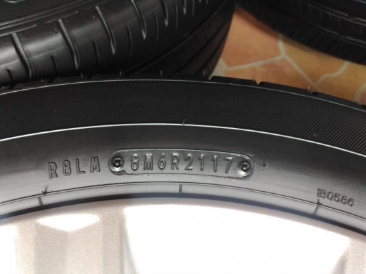 ล้อแม็ก โตโยต้า คัมรี่ ขอบ 17(5/114.3) พร้อมยาง Dunlop Enasave EC300+  215 55 17 ผลิตปี 2017 สภาพพร้อมใช้งานต่อยาวๆ ขายถูกๆ ทั้งชุด 17900.- พร้อมน็อตแท้ 1 ชุด *** ใส่ฟรี รับเทิร์น รับบัตรเครดิตทุกธนาคาร ส่งทั่วไทย ***