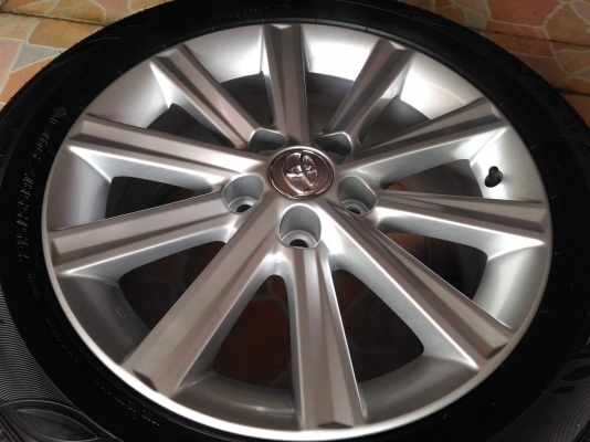 ล้อแม็ก โตโยต้า คัมรี่ ขอบ 17(5/114.3) พร้อมยาง Dunlop Enasave EC300+  215 55 17 ผลิตปี 2017 สภาพพร้อมใช้งานต่อยาวๆ ขายถูกๆ ทั้งชุด 17900.- พร้อมน็อตแท้ 1 ชุด *** ใส่ฟรี รับเทิร์น รับบัตรเครดิตทุกธนาคาร ส่งทั่วไทย ***