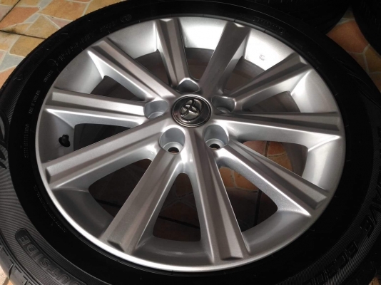 ล้อแม็ก โตโยต้า คัมรี่ ขอบ 17(5/114.3) พร้อมยาง Dunlop Enasave EC300+  215 55 17 ผลิตปี 2017 สภาพพร้อมใช้งานต่อยาวๆ ขายถูกๆ ทั้งชุด 17900.- พร้อมน็อตแท้ 1 ชุด *** ใส่ฟรี รับเทิร์น รับบัตรเครดิตทุกธนาคาร ส่งทั่วไทย ***