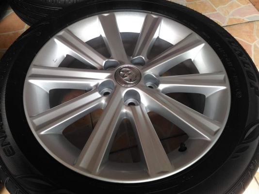 ล้อแม็ก โตโยต้า คัมรี่ ขอบ 17(5/114.3) พร้อมยาง Dunlop Enasave EC300+  215 55 17 ผลิตปี 2017 สภาพพร้อมใช้งานต่อยาวๆ ขายถูกๆ ทั้งชุด 17900.- พร้อมน็อตแท้ 1 ชุด *** ใส่ฟรี รับเทิร์น รับบัตรเครดิตทุกธนาคาร ส่งทั่วไทย ***