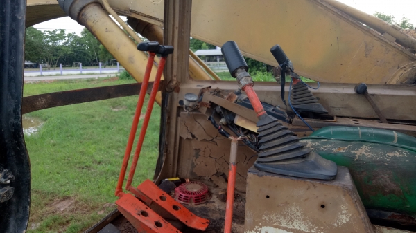 ดูของแพงแล้วลองมองของราคาเบาๆไปใช้งานครับ CATE200B เอกสารใบซื้อขายราคาประหยัดตังในกระเป๋าแต่ประสิทธิภาพเยี่ยม เครื่อง6BG Turbo ปั้มK3V เอวแน่นตัวเดินแรง ขายอะไหล่ก็เกินคุ้ม ตามสภาพ ราคาทั้งคันถูกกว่าอะไหล่ แค่275,000บาทเองครับ (โทร)???? (line)099-0035892