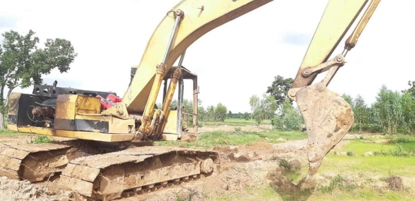 ขายด่วน แม็คโคร CAT E200B สภาพพร้อมใช้งาน เครื่องปั้มดี โซ่หนา บอดี้ไม่สวย สนใจสอบถาม  093 0764943 คุณ ตั้ม