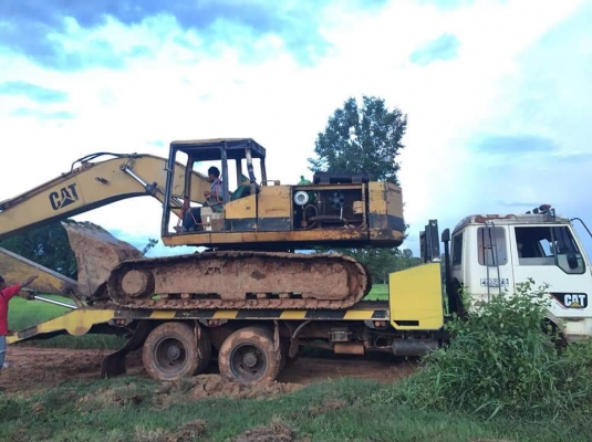 ขายด่วน แม็คโคร CAT E200B สภาพพร้อมใช้งาน เครื่องปั้มดี โซ่หนา บอดี้ไม่สวย สนใจสอบถาม  093 0764943 คุณ ตั้ม