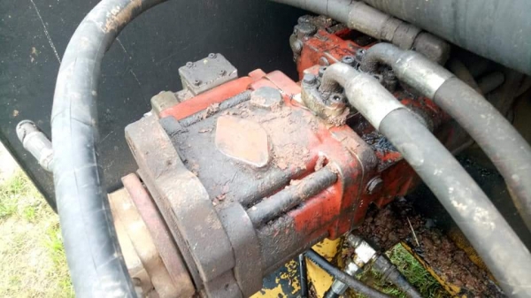 ขายด่วน แม็คโคร CAT E200B สภาพพร้อมใช้งาน เครื่องปั้มดี โซ่หนา บอดี้ไม่สวย สนใจสอบถาม  093 0764943 คุณ ตั้ม