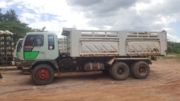 ขายยกคู่ 2 คัน รถ 10 ล้อ HINO FM3H เครื่อง HO7D 195 แรงม้า สโลว์กลาง คัสซีสวย หัวเก๋งต้องเก็บงาน ราคาต่อรองได้ครับ