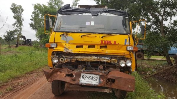 ขายยกคู่ แบคโฮ KOBELCO SK200 907 II เอกสารใบอินวอยซ์ ขายพร้อมเทนเลอร์ท้ายลาด 10 NISSAN เพลาเดียว เครื่อง PD6 230 แรงม้า มีทะเบียน