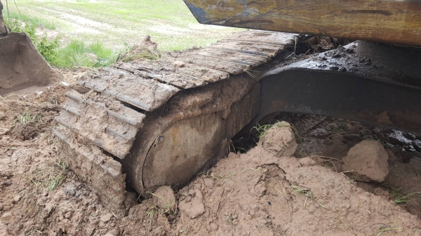 ขายยกคู่ แบคโฮ KOBELCO SK200 907 II เอกสารใบอินวอยซ์ ขายพร้อมเทนเลอร์ท้ายลาด 10 NISSAN เพลาเดียว เครื่อง PD6 230 แรงม้า มีทะเบียน