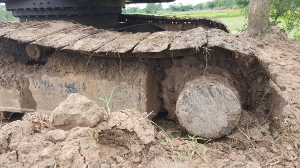 ขายยกคู่ แบคโฮ KOBELCO SK200 907 II เอกสารใบอินวอยซ์ ขายพร้อมเทนเลอร์ท้ายลาด 10 NISSAN เพลาเดียว เครื่อง PD6 230 แรงม้า มีทะเบียน