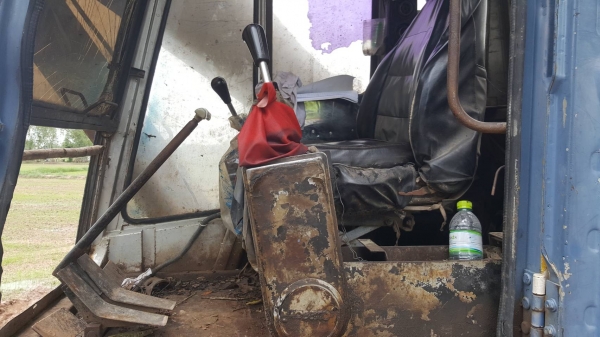 ขายยกคู่ แบคโฮ KOBELCO SK200 907 II เอกสารใบอินวอยซ์ ขายพร้อมเทนเลอร์ท้ายลาด 10 NISSAN เพลาเดียว เครื่อง PD6 230 แรงม้า มีทะเบียน