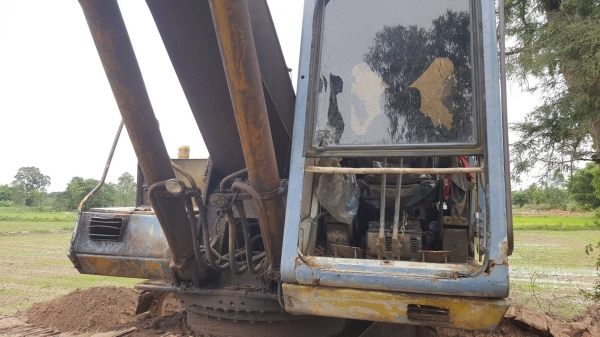 ขายยกคู่ แบคโฮ KOBELCO SK200 907 II เอกสารใบอินวอยซ์ ขายพร้อมเทนเลอร์ท้ายลาด 10 NISSAN เพลาเดียว เครื่อง PD6 230 แรงม้า มีทะเบียน