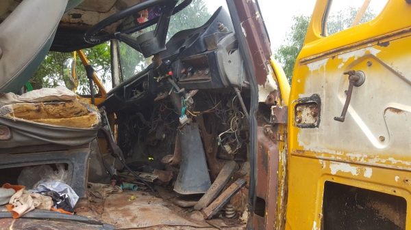 ขายยกคู่ แบคโฮ KOBELCO SK200 907 II เอกสารใบอินวอยซ์ ขายพร้อมเทนเลอร์ท้ายลาด 10 NISSAN เพลาเดียว เครื่อง PD6 230 แรงม้า มีทะเบียน